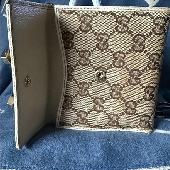 Gucci Tan and Brown Monogram Wallet - Picture 6 of 16